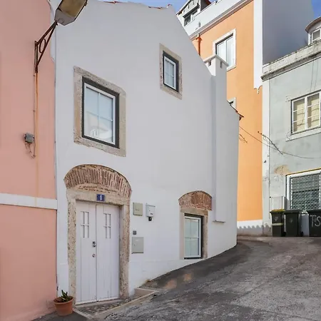 Quiet Studio For 2 In Belem, 3mins To Tram *