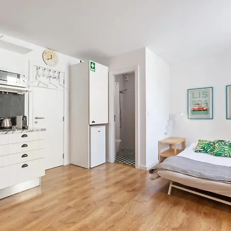 Apartment Quiet Studio For 2 In Belem, 3mins To Tram Lisbon